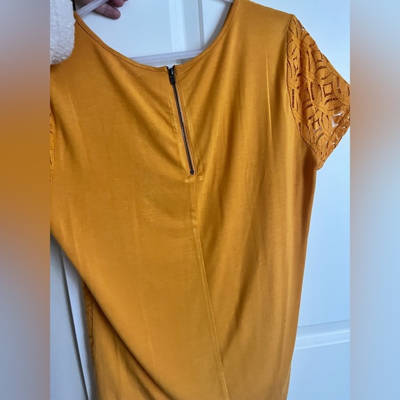 Fun short sleeve mustard blouse - Picture 3 of 4